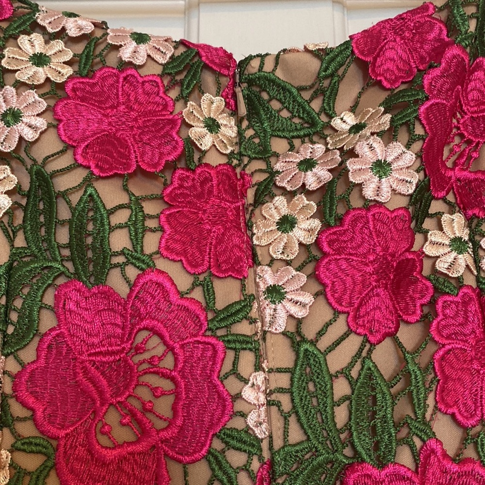 XScape lace floral dress.  Size 12 - Picture 7 of 10